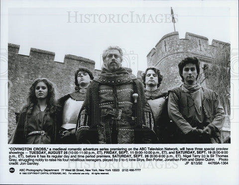 1992 Press Photo Glenn Quinn and Ione Skye in Covington Cross - Historic Images