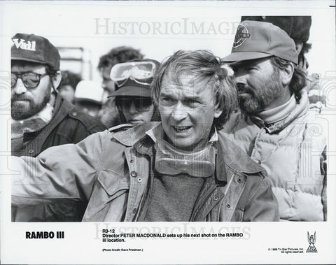 1988 Press Photo Director Peter MacDonald on "Rambo III" location - Historic Images