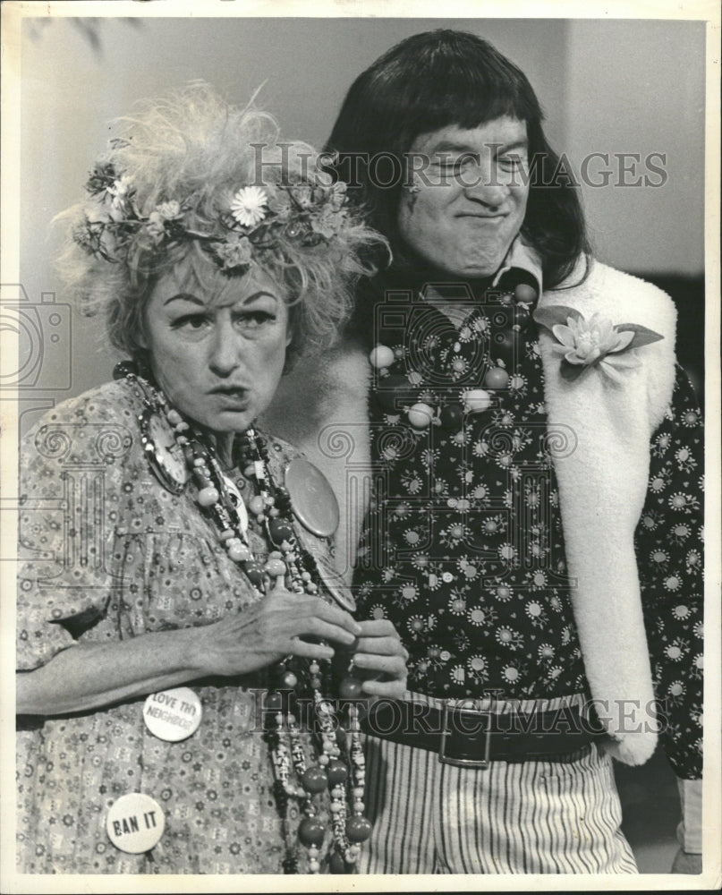 1967 Comedienne Phyllis Diller Hippie - Historic Images