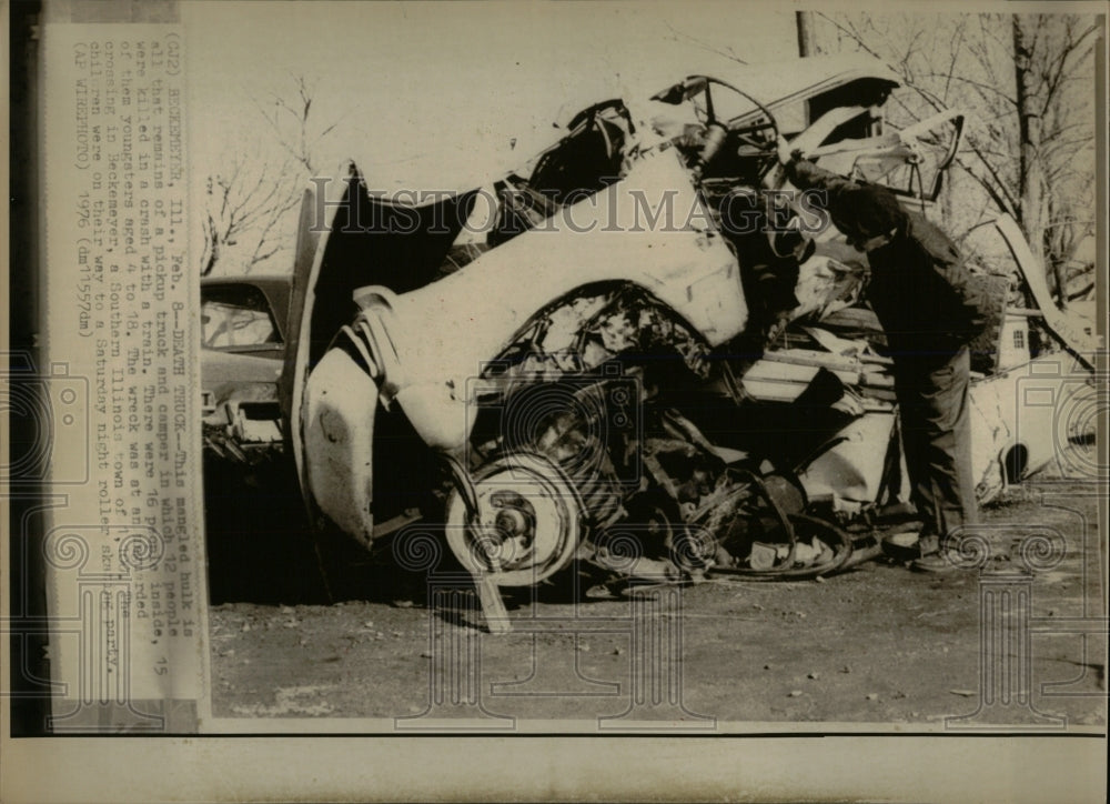 1976 Press Photo Truck Train Accident Beckemeyer RRW59823 Historic