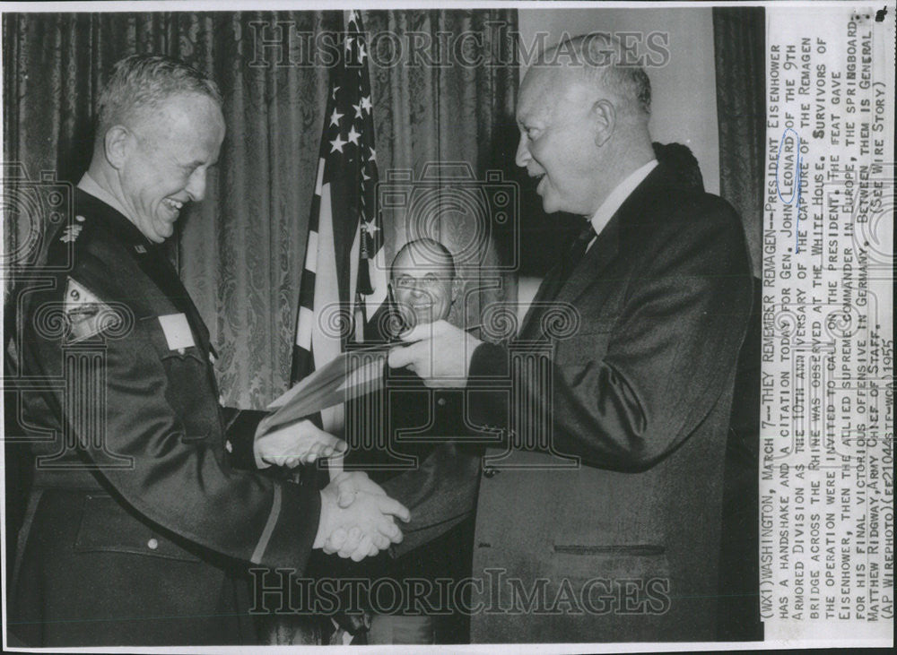 1955 Press Photo President Eisenhower Has Handshake And Citation For L Historic Images