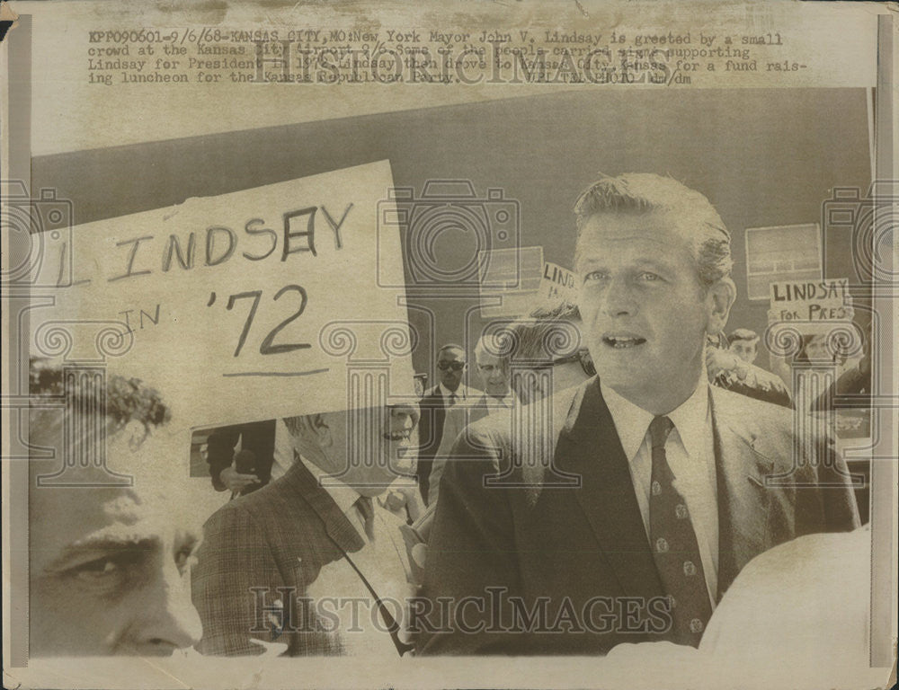 1968 Press Photo John V Lindsay New York Mayor At Kansas City Airport Historic Images 