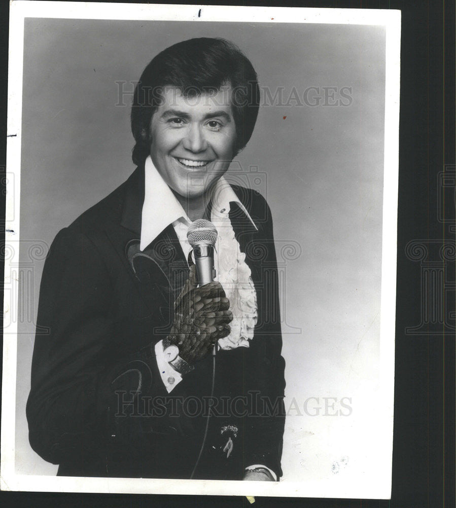 1977 Press Photo Wayne Newton Performs At Mill Run Theater Historic Images