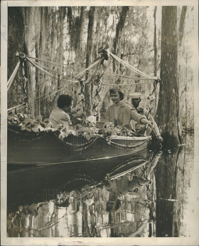 1954 Press Photo Boating In The Cypress Gardens Near Charleston