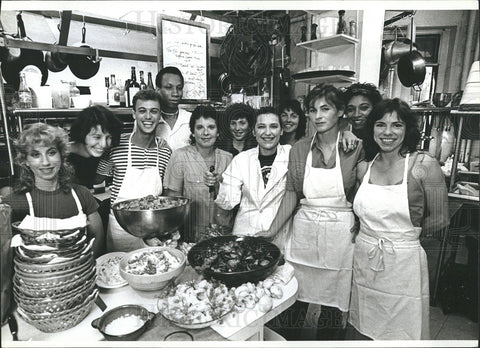 1983 Press Photo Staff SoHo Charcuterie New York Francine Shcerer Owner - Historic Images