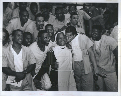 1993 Press Photo Inmates at Cook County Jail Celebrate Consuella York's 70 B-day - Historic Images