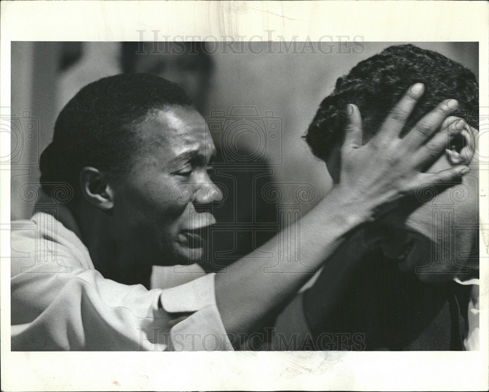 1964 Press Photo Beah Richards And John Perrow As She Pleads Not To Ru Historic Images