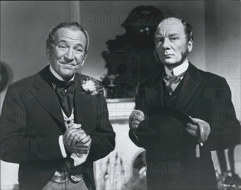 Press Photo Noel Coward & John Gielgud stars of "Around the World in 80 Days" - Historic Images