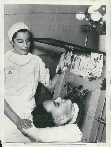 1934 Press Photo Raymond Rambo paralyzed by disease grins at nurse Pearl Burge - Historic Images