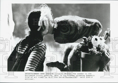 1982 Press Photo Drew Barrymore Kissing Alien In ET The Extra Terrestrial COPY - Historic Images