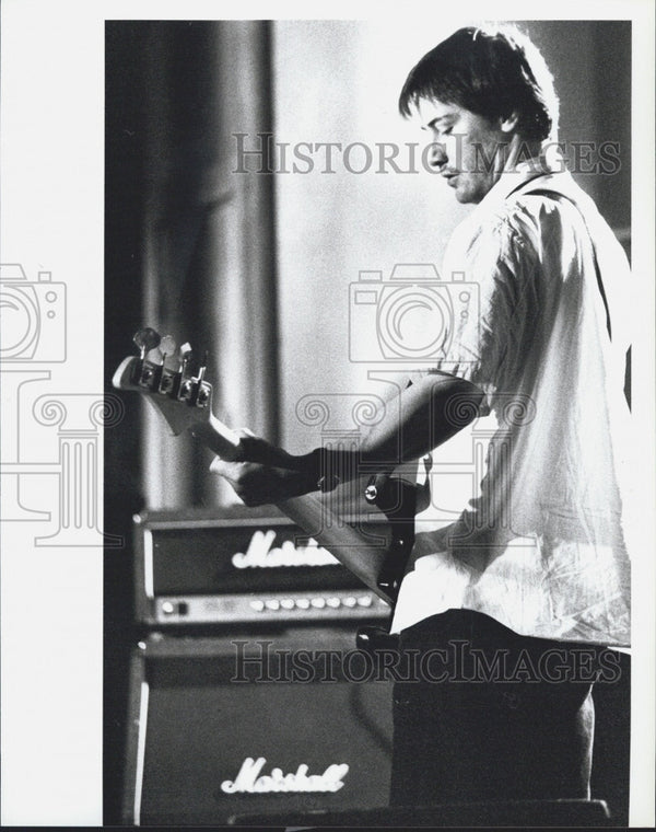 Actor Keanu Reeves At Sound Check Playing Bass Guitar 1995 Vintage Press Photo Print Historic 3888
