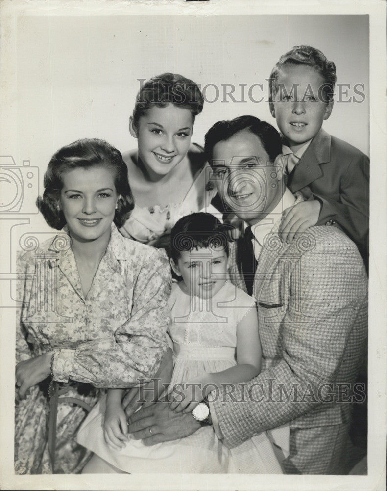 Press Photo Actor Danny Thomas And Make Room For Daddy Cast