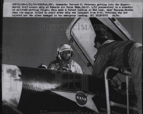 1962 Press Photo Commander Forrest S. Petersen - Historic Images