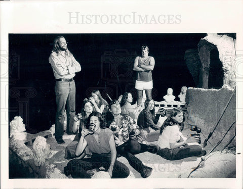 1978 Zephyrhills Florida Warlock Lewis Van Dercarr w/ his Followers Press Photo - Historic Images