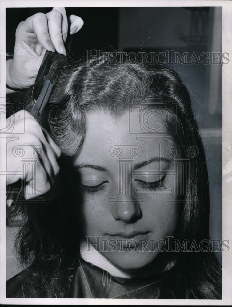 1962 Press Photo Marjorie Woodrow-Marcel hair styling - cvb09690 ...