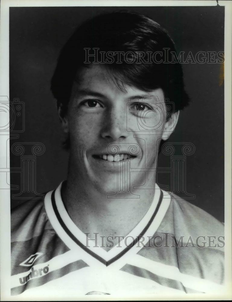 1986 Press Photo Roosevelt and Brownsville Hanna play prep soccer