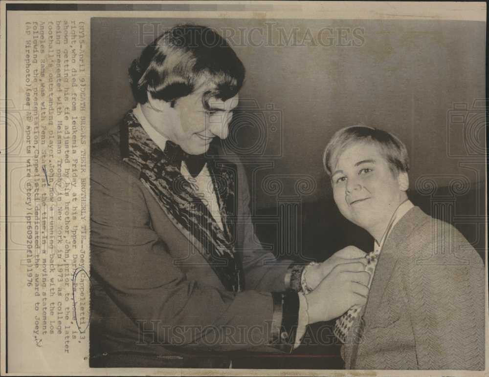 1976 Press Photo John Heisman Trophy leukemia - Historic Images