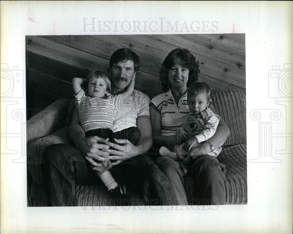 1984 Press Photo JACK MORRIS family League Baseball ...