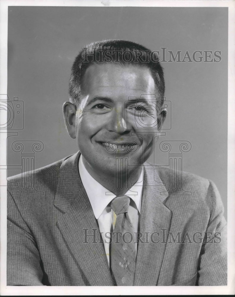 1958 Press Photo Burt Gordon, movie producer from Kenosha, Wisconsin ...