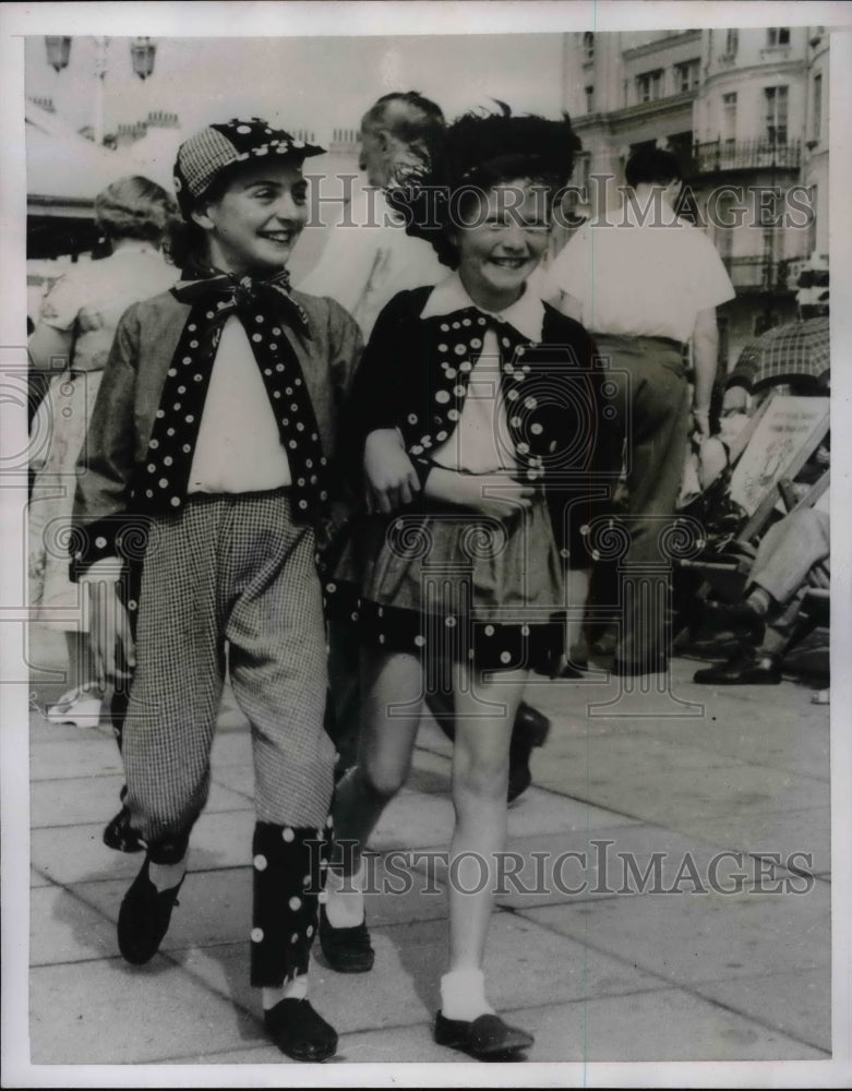 1954 Brighton, England. Dawn Gardnier &amp; Christine Marchant - Historic Images