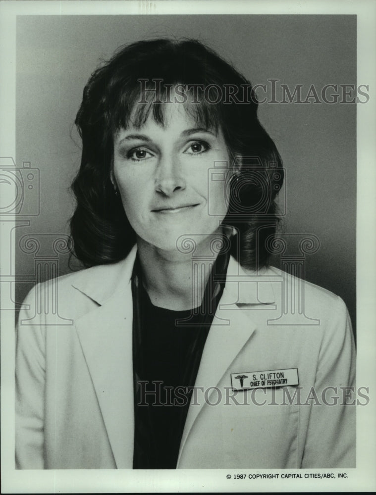 1987 Actress Barbara Dana As Dr. Sandy Clifton In TV Show 