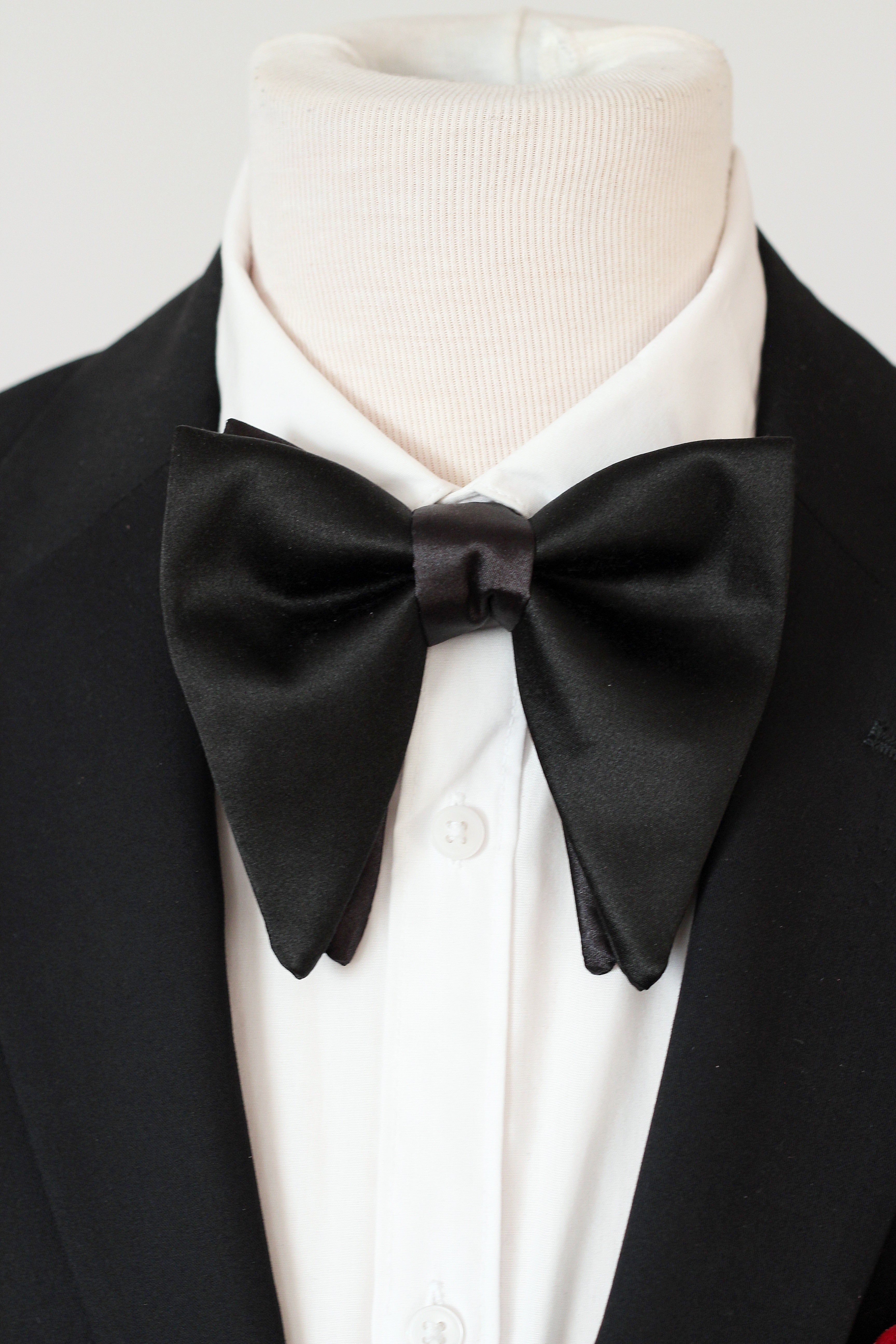 Black satin mens oversized butterfly style tom ford bow tie