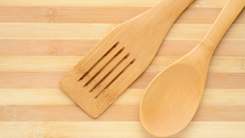 Wooden Cooking Utensils vs Plastic: 4 Factors to Help You Decide