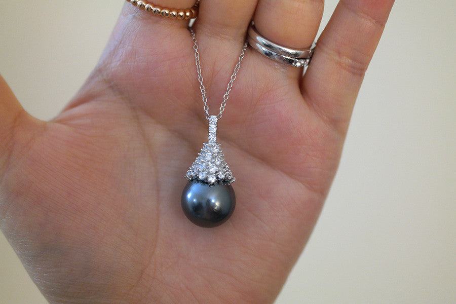 black pearl drop necklace