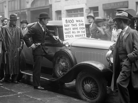 Men trying to sell car during the 1929 Stock Market Crash in New York