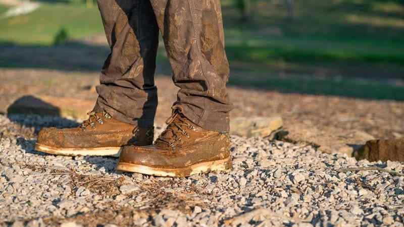 What's your guys methods of applying your leather preservatives to your  boots? I just use a rag. Is there a better way to apply? Thanks :  r/WorkBoots