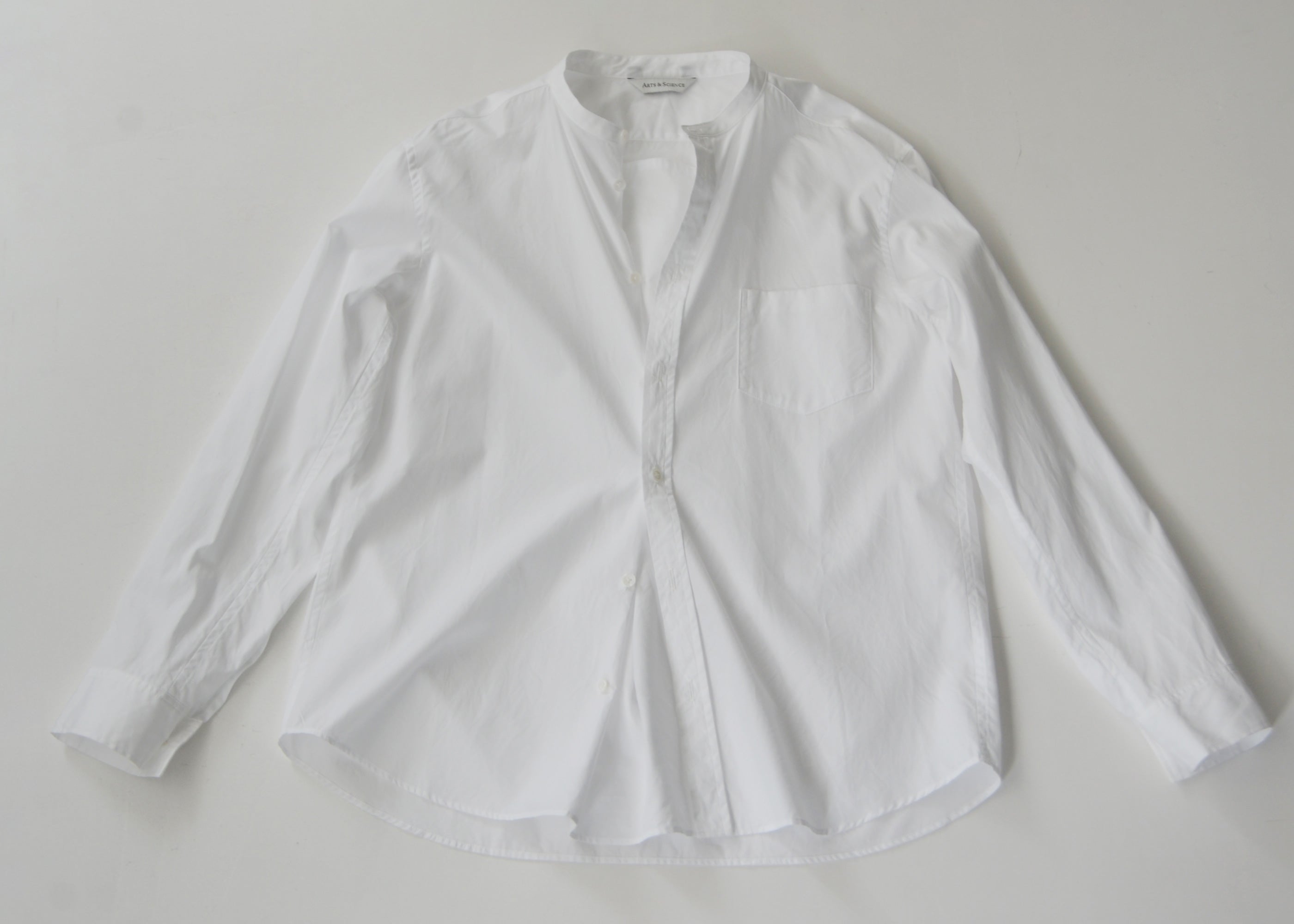 ARTS & SCIENCE／No collar fake shirtOff white – LABORATORIO