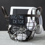 Dr Kez ChiroLab Holistic Approach to fitness, mental wellbeing and spinal health digital detox