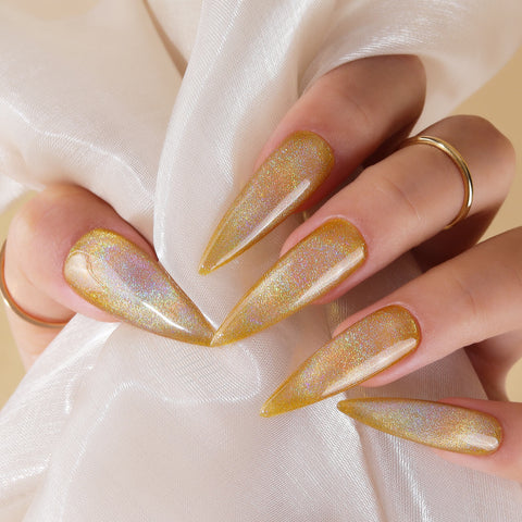 White and gold nails. Elegant autumn nail art. 