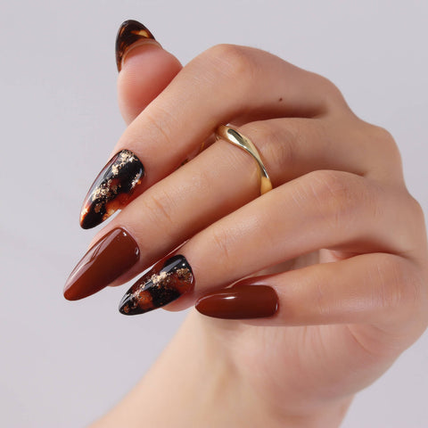 33 Stunning Gold Foil Nail Designs To Make Your Manicure Shine