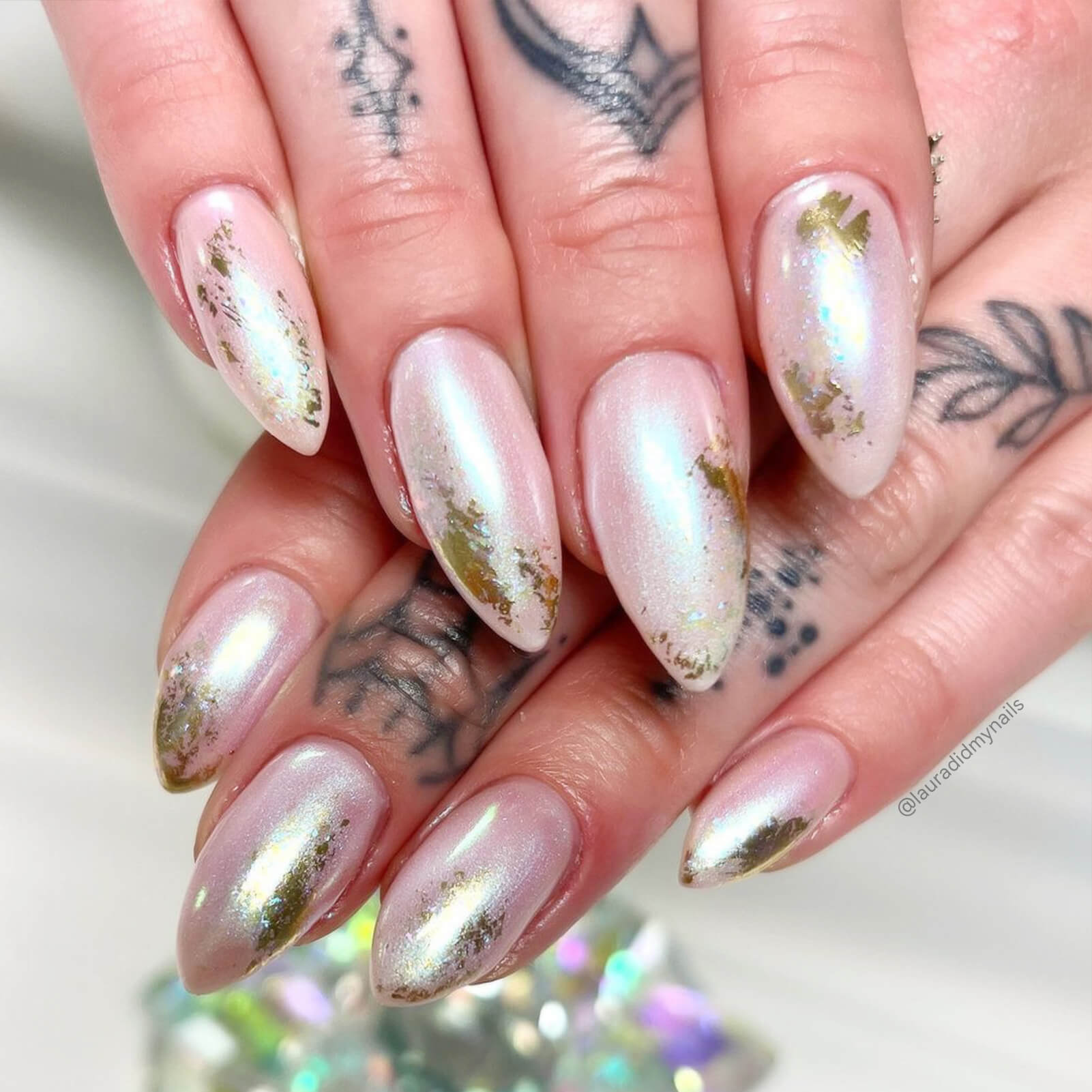 Nail Art Foil Flakes-Laser Gold – Vettsy