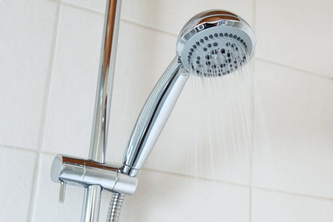 Astuces anti-calcaire pour entretenir votre salle de bain - BELMARD  BATIMENT - Belmard Batiment