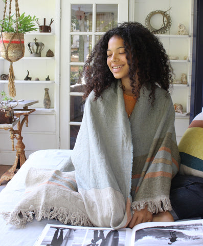 Happy girl with Libeco Belgian linen throw