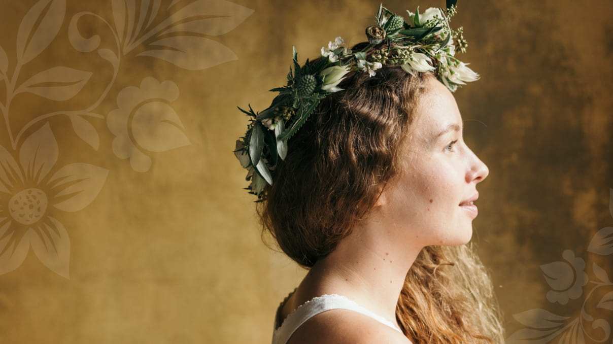 Wedding hairstyles with flowers 