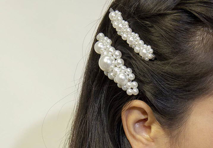 Wedding hair inspiration - soft waves with side pin detail. | Bruidkapsels,  Kapsels huwelijk, Golf haar