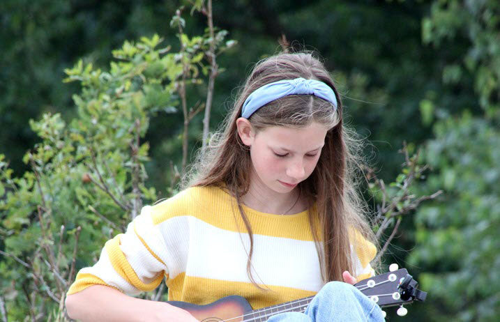 fashion girl playing the guitar