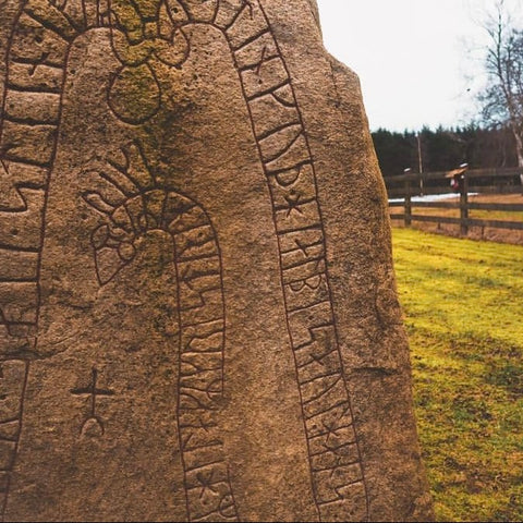 Elin Pirsos picture of a runestone