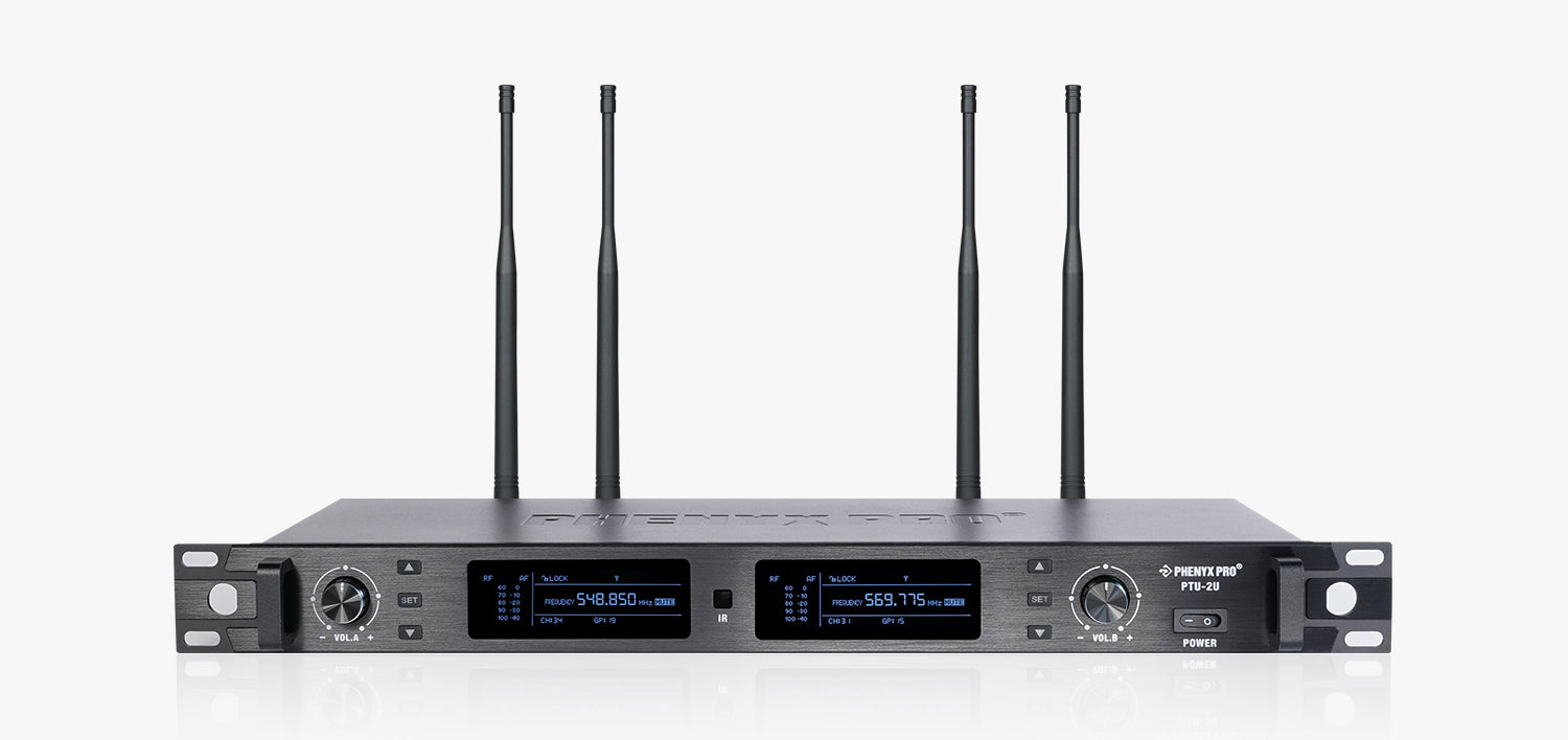 Cooperative antennas pair on a wireless microphone receiver