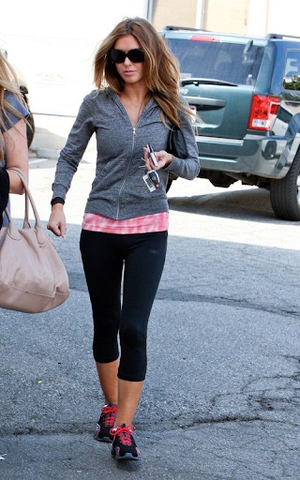 woman in athleisure wear with 3/4 leggings