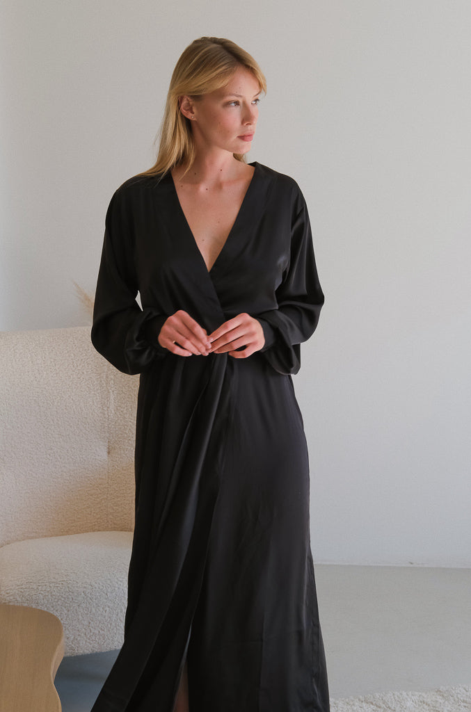 Dianie Silk Long Sleeve Robe – SEROYA NYC