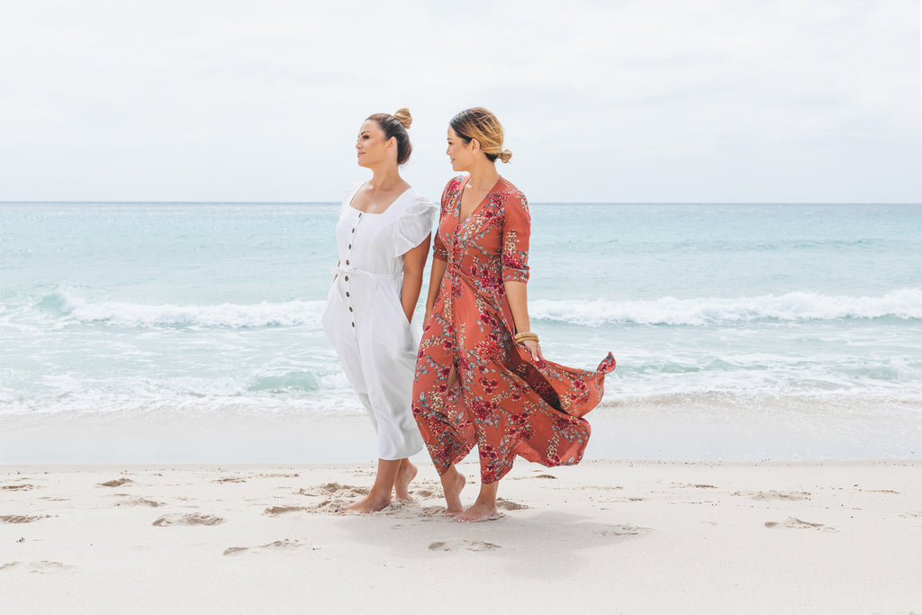 alisa & Lysandra walking on the beach