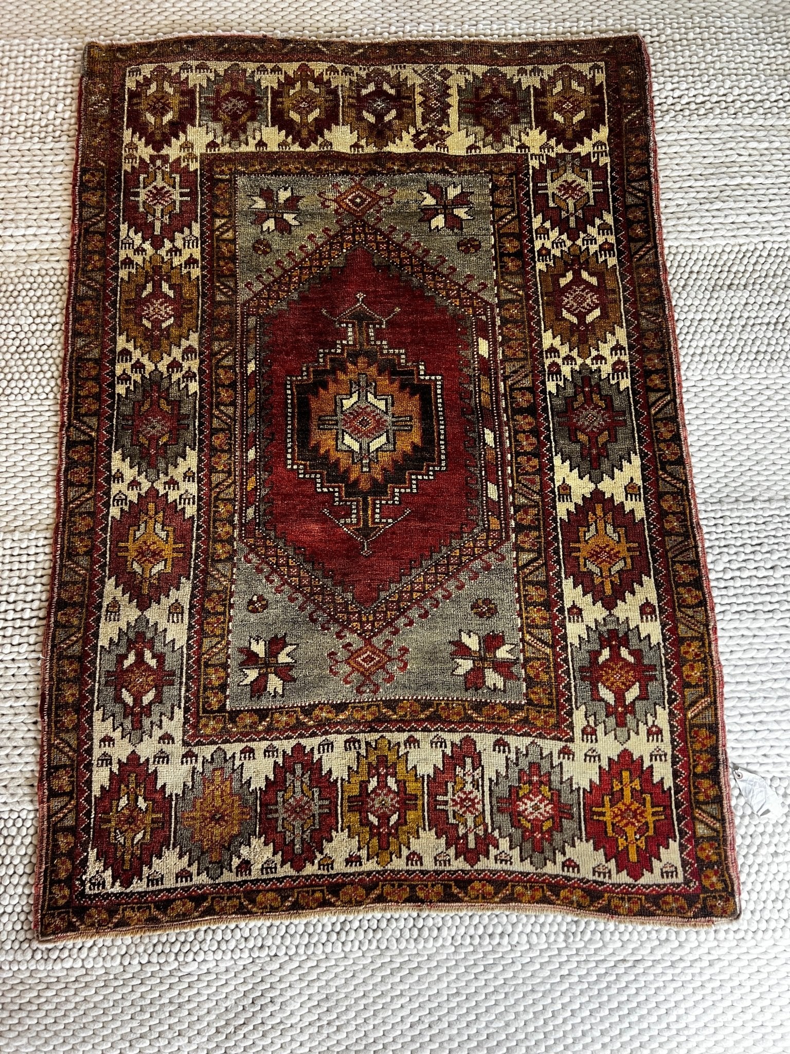 https://cdn.shopify.com/s/files/1/0257/9169/2836/products/azra-4x510-turkish-vintage-oushak-red-and-black-rug-706226.jpg?v=1702725717