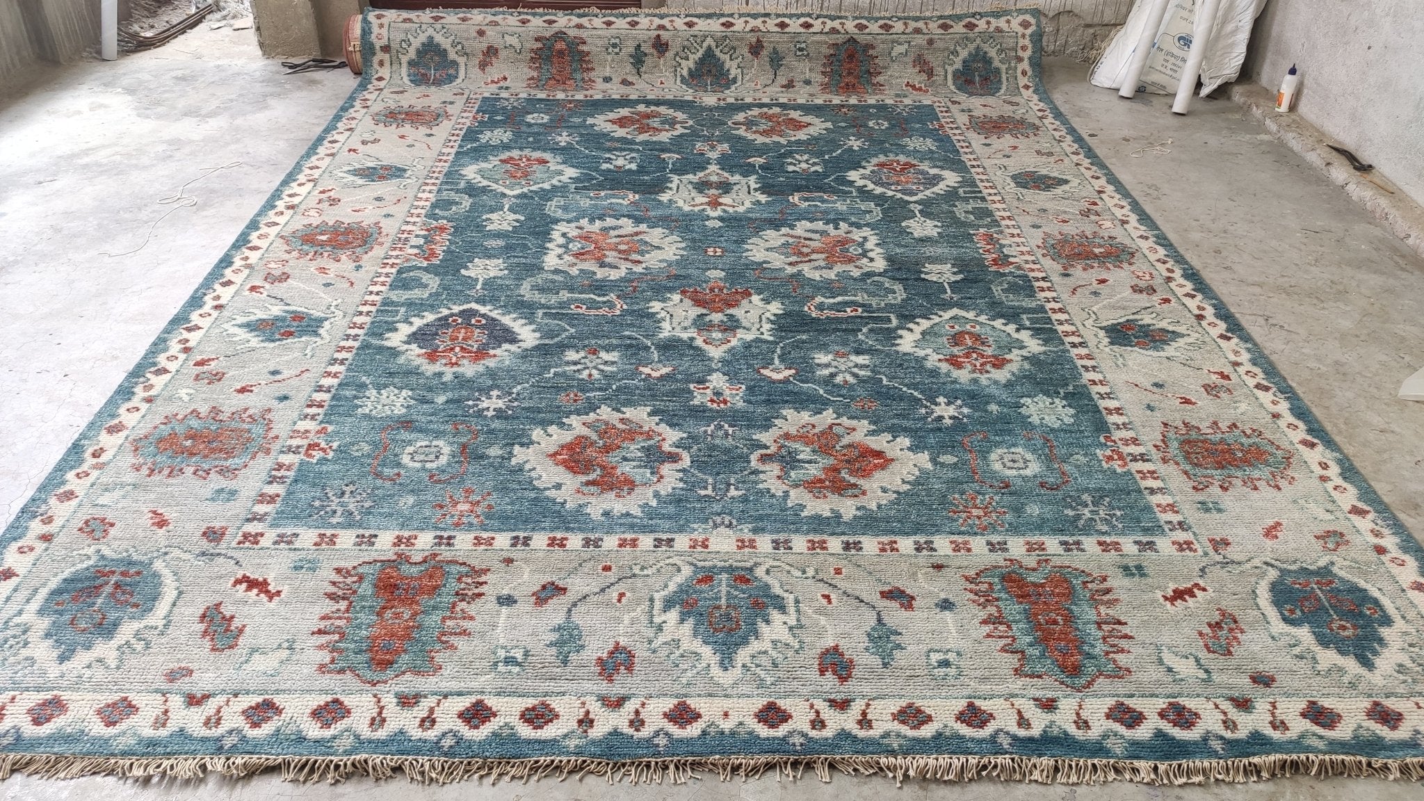 https://cdn.shopify.com/s/files/1/0257/9169/2836/products/jolie-9x12-blue-and-tan-hand-knotted-oushak-rug-290214.jpg?v=1683158933