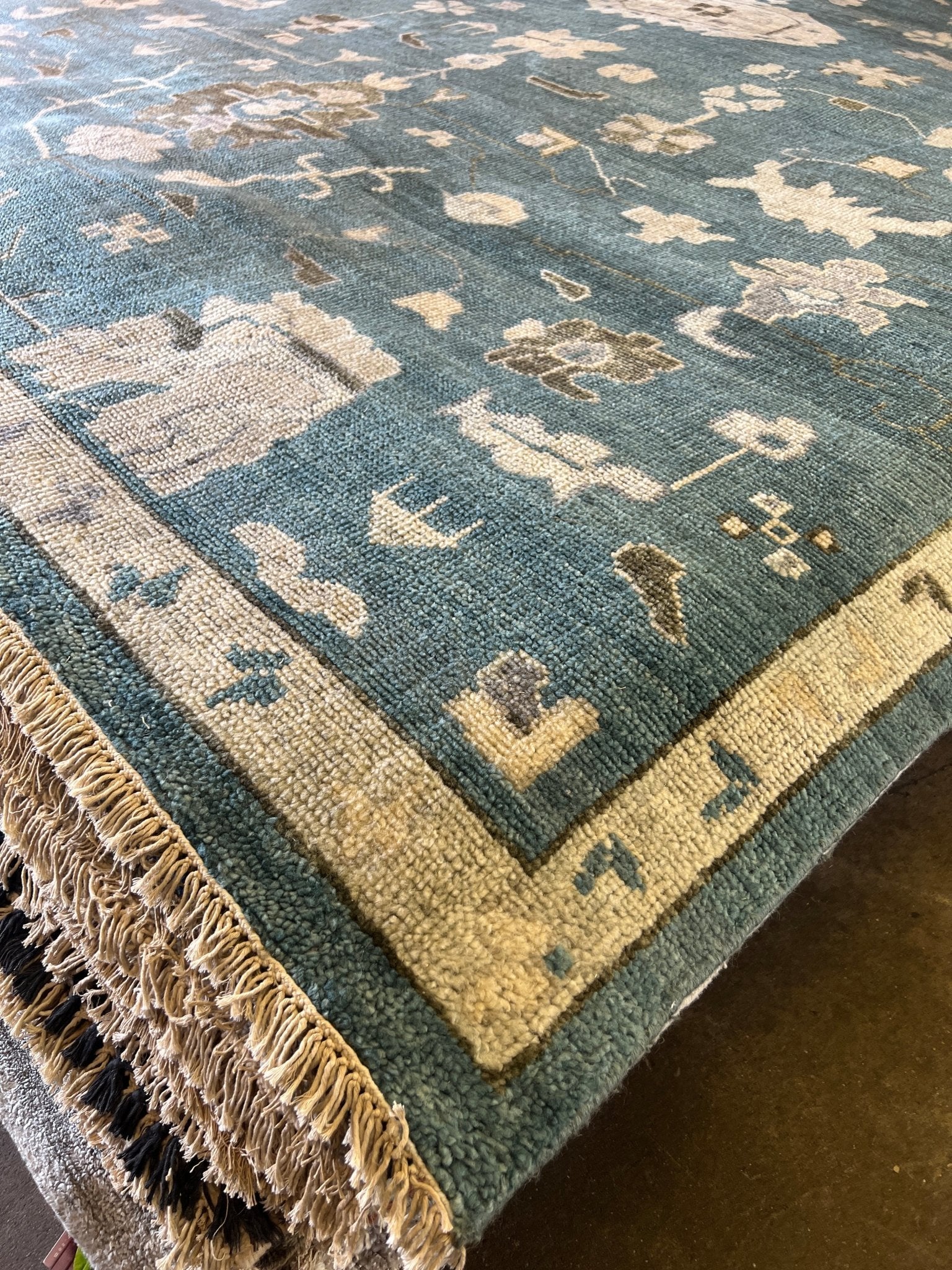 https://cdn.shopify.com/s/files/1/0257/9169/2836/products/rita-10x139-blue-and-tan-hand-knotted-oushak-rug-565491.jpg?v=1683162562