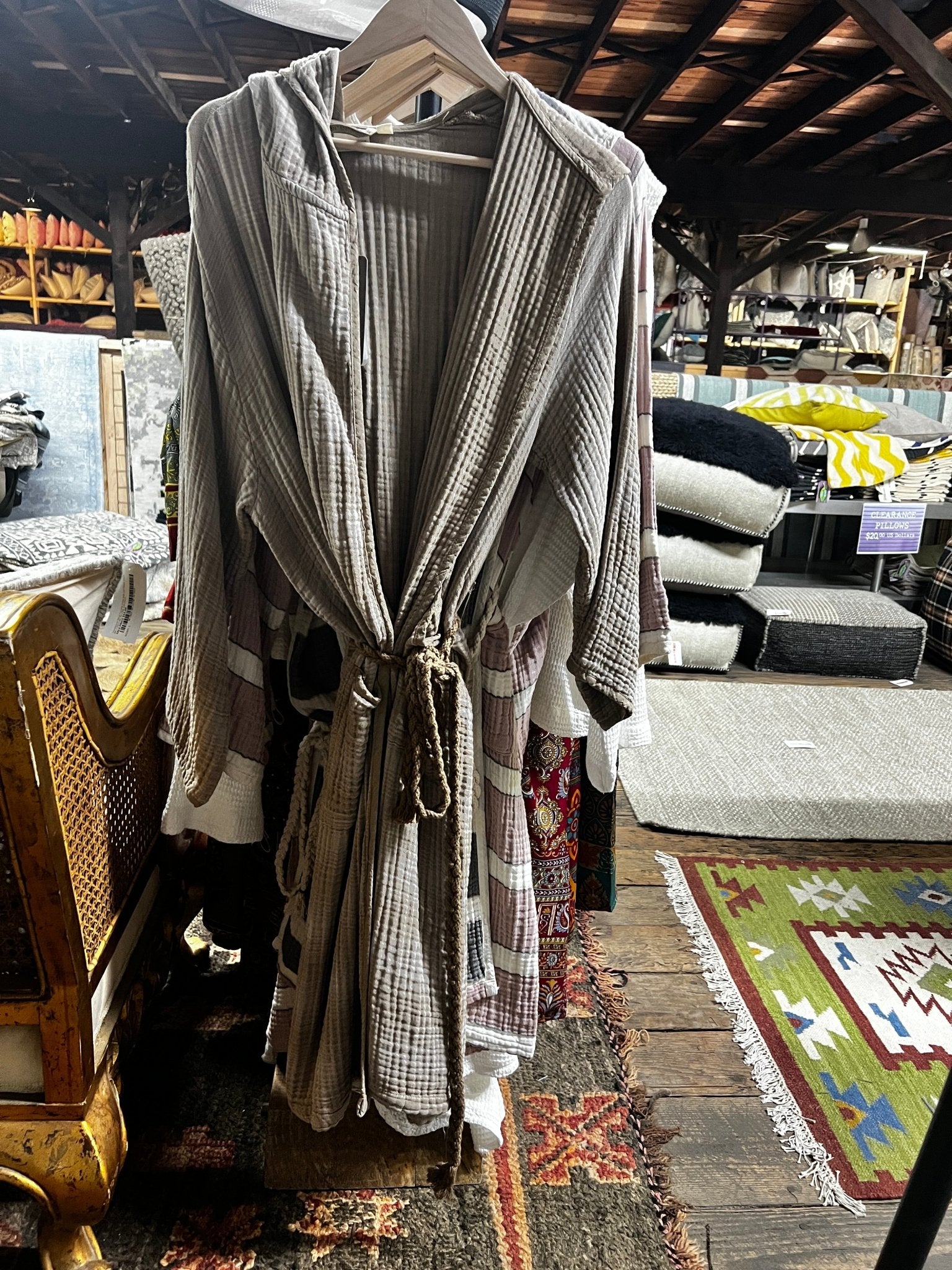 https://cdn.shopify.com/s/files/1/0257/9169/2836/products/turkish-towel-bohem-gray-bathrobe-505967.jpg?v=1683163933