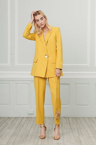 tailleur-jaune-femme